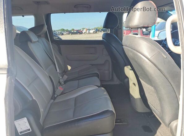 KNDMB5C14L6576219 2020 KIA SEDONA Silver Widok wnętrza z tyłu