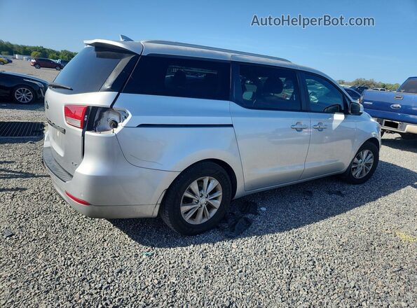 KNDMB5C15H6305919 2017 KIA SEDONA Silver Trasero derecho