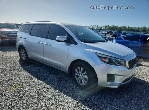 KNDMB5C15H6305919 2017 KIA SEDONA Silver Delantero derecho