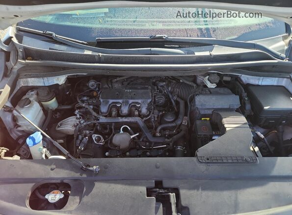 KNDMB5C15H6305919 2017 KIA SEDONA Silver Vista del compartimento del motor