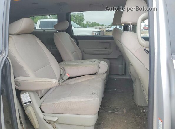 KNDMB5C16G6163238 2016 KIA SEDONA Silver Vista interior trasera