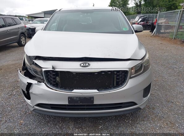 KNDMB5C17H6229846 2017 KIA SEDONA Silver Вид задньої частини салону