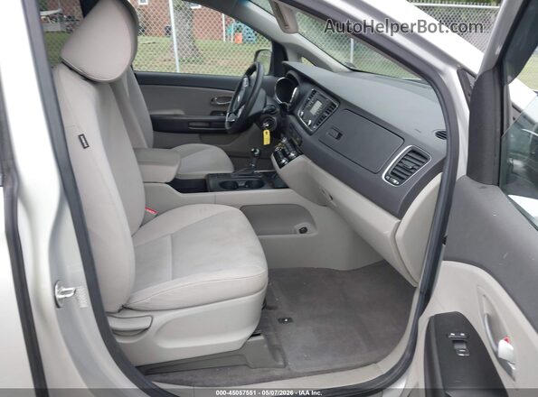 KNDMB5C17H6229846 2017 KIA SEDONA Silver Вид салону спереду