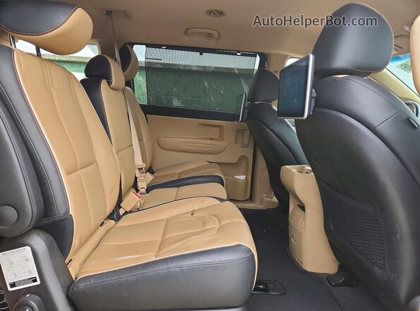 KNDMB5C17L6590096 2020 KIA SEDONA Blue Rear interior view