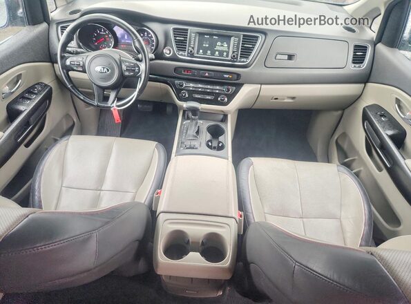 KNDMB5C19H6284413 2017 KIA SEDONA Бордовый Вид панели приборов