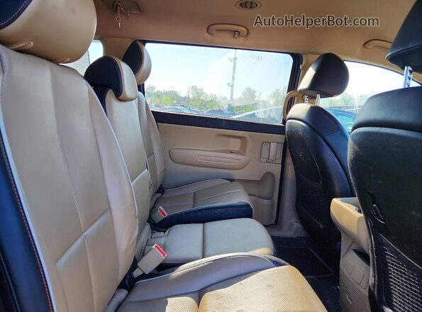 KNDMB5C19H6319659 2017 KIA SEDONA Burgundy Vista interior trasera