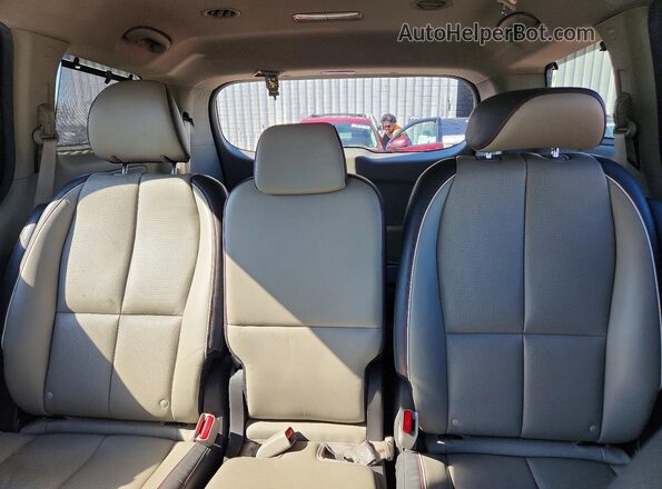 KNDMB5C19H6326952 2017 KIA SEDONA Gray Հետևի նստատեղերի տեսք