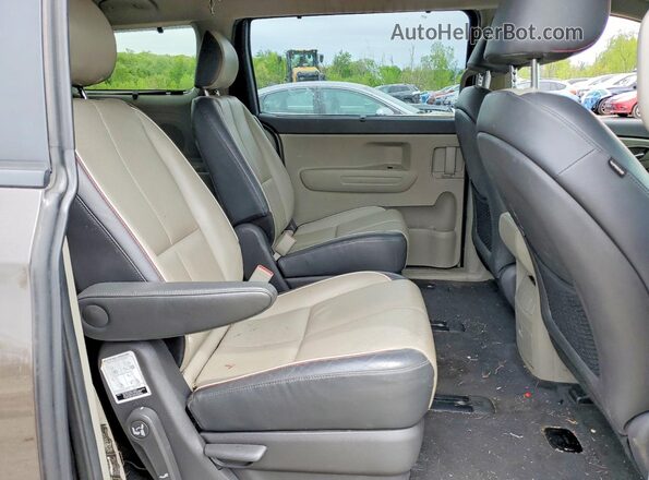 KNDMB5C19H6336302 2017 KIA SEDONA Коричневый Вид задней части салона