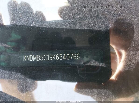 KNDMB5C19K6540766 2019 KIA SEDONA White Вид підкапотного простору