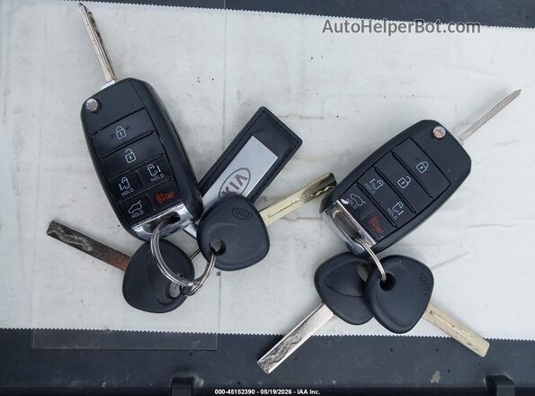 KNDMB5C1XG6085790 2016 KIA SEDONA Burgundy Widok deski rozdzielczej