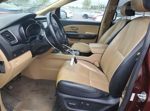 KNDMB5C1XH6319105 2017 KIA SEDONA Темно-бордовый Вид салона спереди