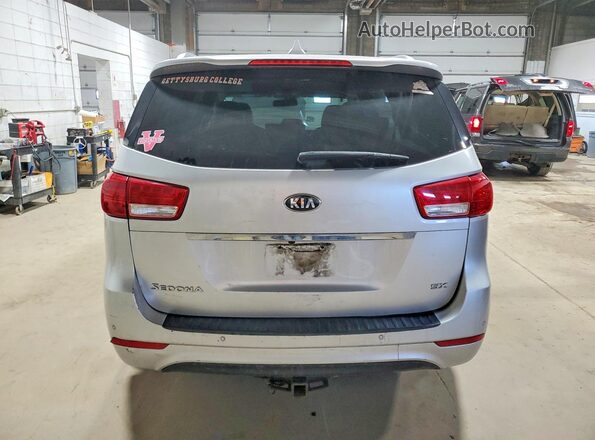 KNDMC5C13H6312400 2017 KIA SEDONA Серебряный Вид сзади