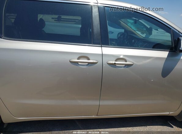 KNDMC5C17G6185035 2016 KIA SEDONA Золотой Вид задней части салона