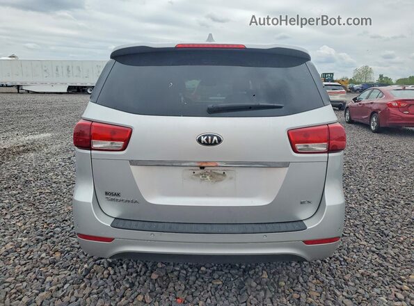 KNDMC5C1XG6136962 2016 KIA SEDONA Серебряный Вид сзади