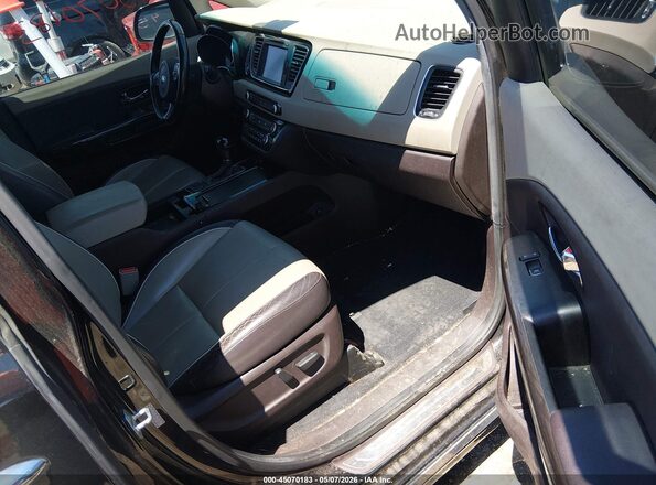 KNDME5C18G6127686 2016 KIA SEDONA Черный Вид салона спереди