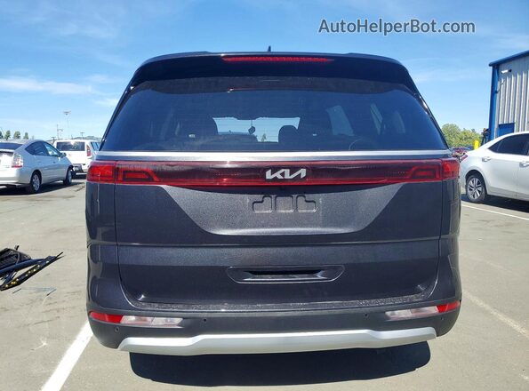 KNDNB4H38P6204428 2023 KIA CARNIVAL Charcoal Vista trasera