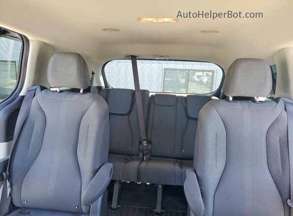 KNDNB4H38P6204428 2023 KIA CARNIVAL Charcoal Vista de los asientos traseros