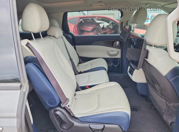 KNDNE5K34S6473167 2025 KIA CARNIVAL Silver Widok wnętrza z tyłu