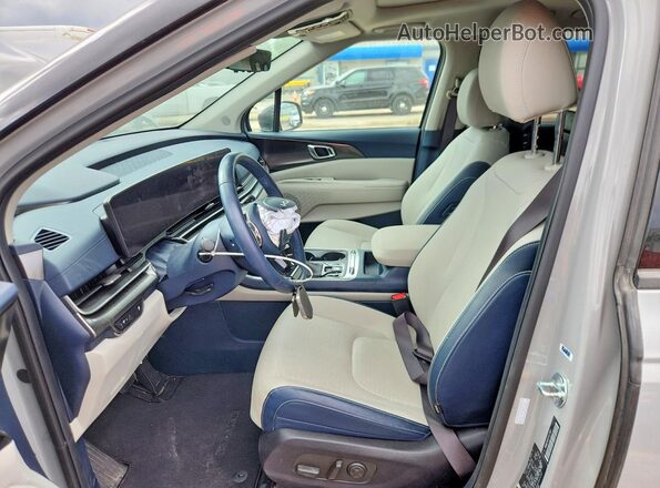 KNDNE5K34S6473167 2025 KIA CARNIVAL Silver Widok wnętrza z przodu