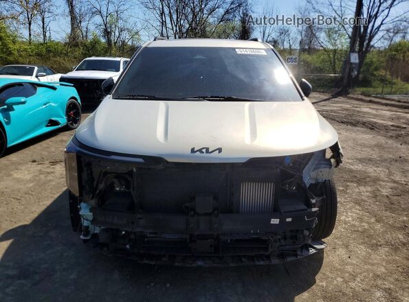 KNDNE5KA4S6050118 2025 KIA CARNIVAL Silver Widok z przodu