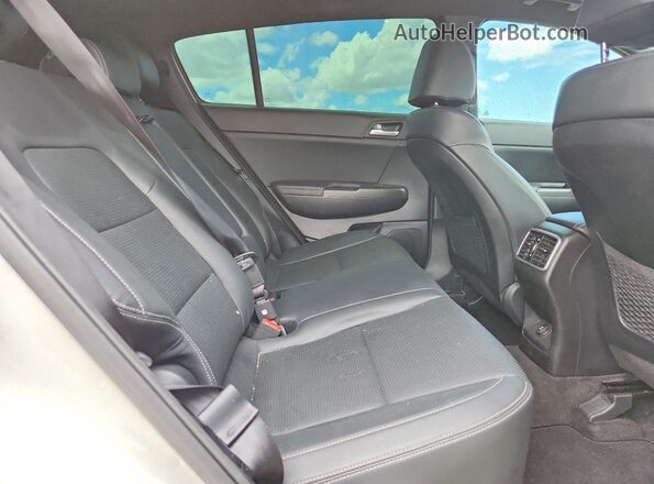 KNDP63AC2L7816940 2020 KIA SPORTAGE Белый Вид задней части салона