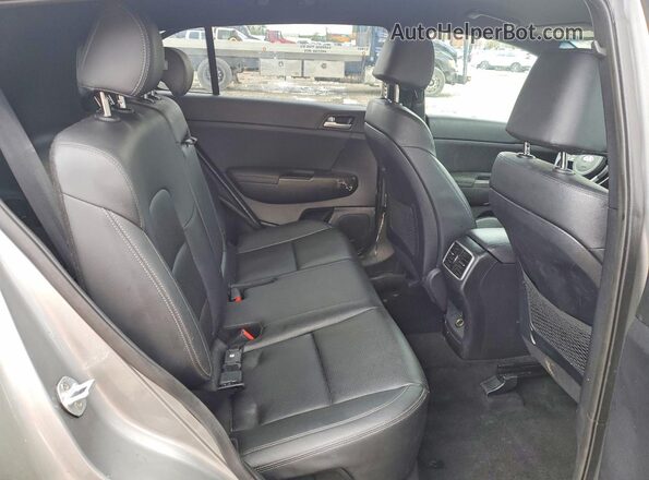 KNDP6CAC5L7648274 2020 KIA SPORTAGE Серый Вид задней части салона