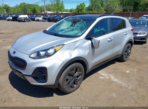 KNDP6CAC5N7978953 2022 KIA SPORTAGE Серебряный Вид спереди