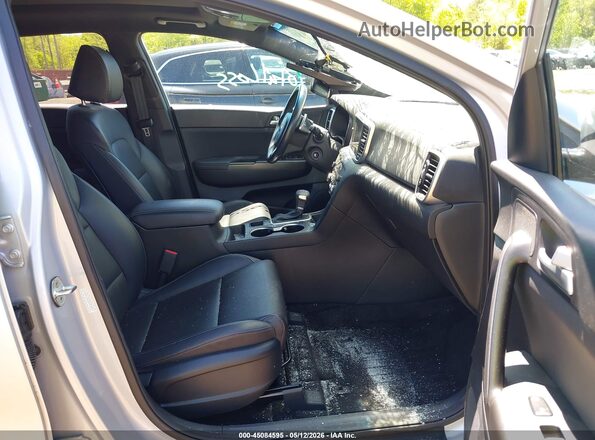KNDP6CAC5N7978953 2022 KIA SPORTAGE Серебряный Вид салона спереди