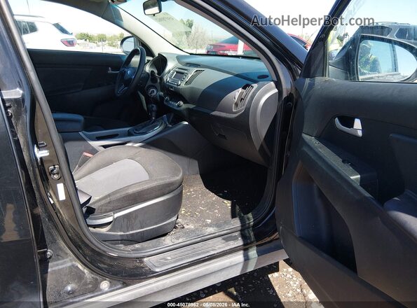 KNDPB3AC2G7859501 2016 KIA SPORTAGE Черный Вид салона спереди