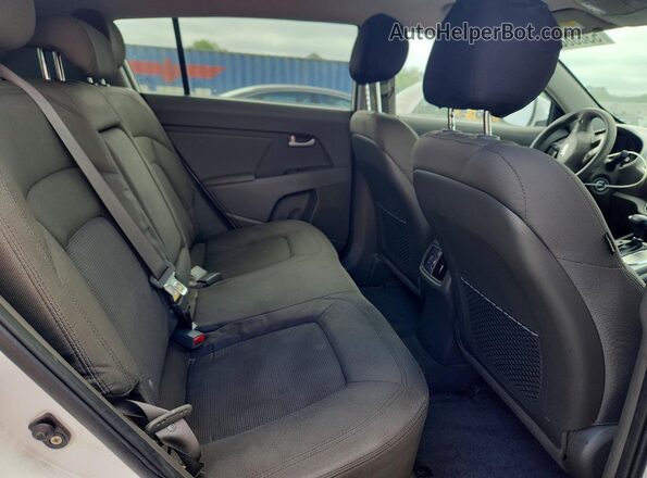 KNDPB3AC7G7857632 2016 KIA SPORTAGE Белый Вид задней части салона