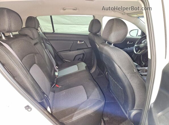 KNDPBCAC1G7835190 2016 KIA SPORTAGE Белый Вид задней части салона