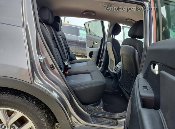 KNDPBCAC3G7879191 2016 KIA SPORTAGE Серый Вид задней части салона