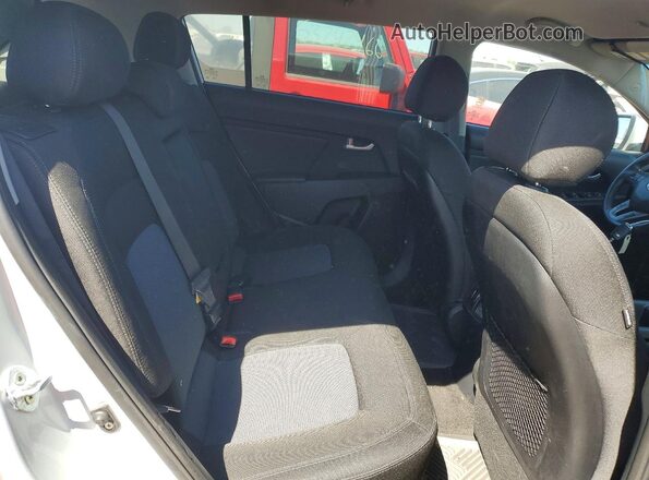 KNDPBCAC9G7803927 2016 KIA SPORTAGE Silver Widok tylnych siedzeń
