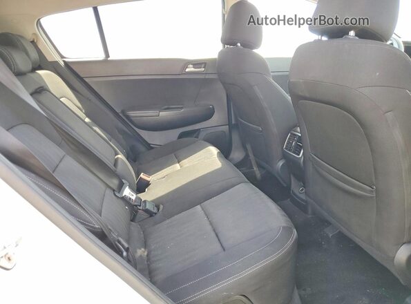 KNDPM3AC0H7083011 2017 KIA SPORTAGE Белый Вид задней части салона