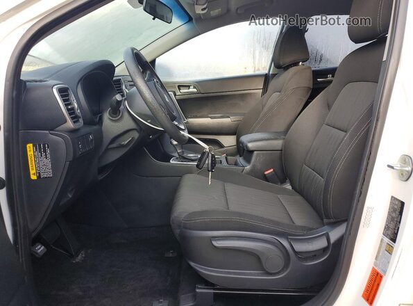 KNDPM3AC3H7168909 2017 KIA SPORTAGE Белый Вид салона спереди