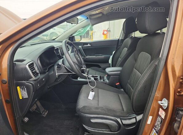 KNDPM3AC4K7593949 2019 KIA SPORTAGE Gold Widok wnętrza z przodu