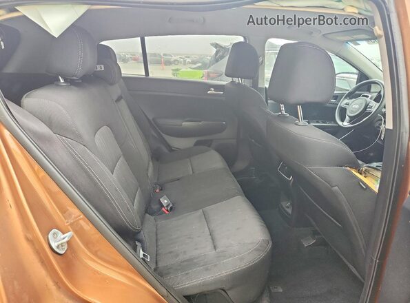 KNDPM3AC4K7593949 2019 KIA SPORTAGE Gold Widok wnętrza z tyłu