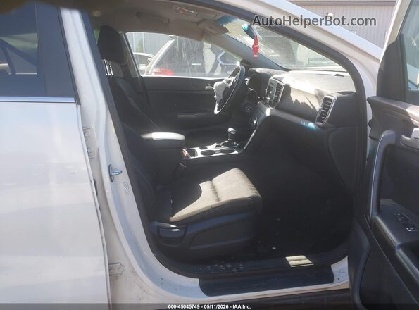 KNDPM3AC7H7153295 2017 KIA SPORTAGE Белый Вид салона спереди