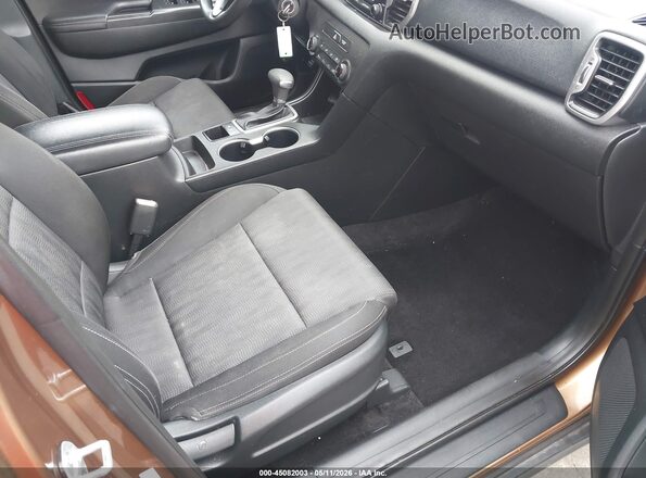 KNDPM3AC8H7042948 2017 KIA SPORTAGE Champagne Вид салона спереди