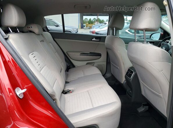 KNDPM3AC8J7487020 2018 KIA SPORTAGE Красный Вид задней части салона