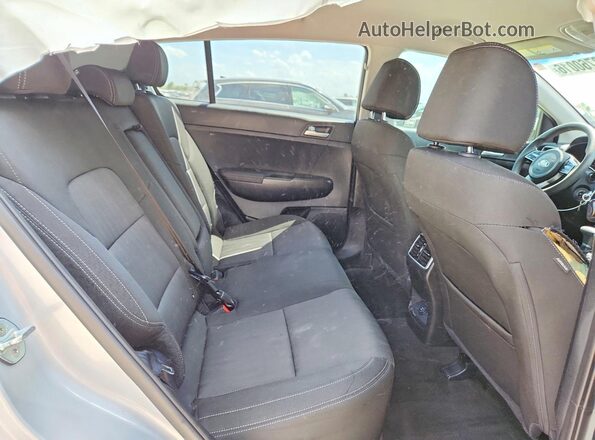 KNDPM3AC9N7966083 2022 KIA SPORTAGE Серебряный Вид задней части салона