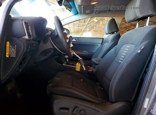 KNDPMCAC0J7393116 2018 KIA SPORTAGE Серый Вид салона спереди