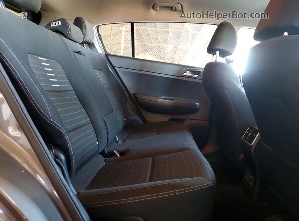 KNDPMCAC0J7393116 2018 KIA SPORTAGE Серый Вид задних сидений