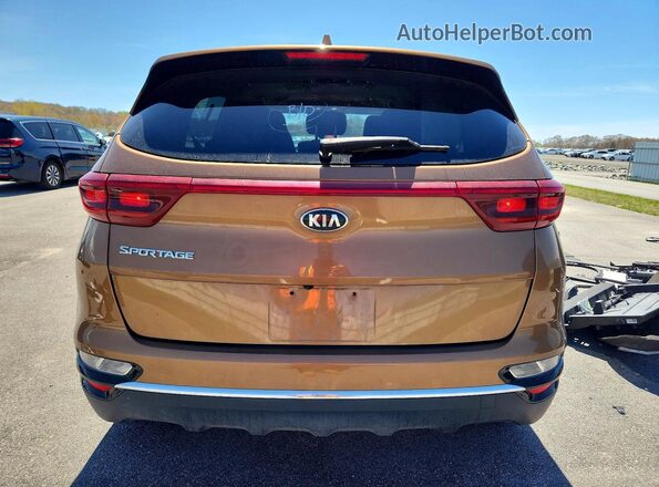 KNDPMCAC0M7922701 2021 KIA SPORTAGE Коричневый Вид сзади
