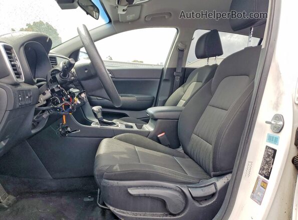 KNDPMCAC1M7933965 2021 KIA SPORTAGE Белый Вид салона спереди