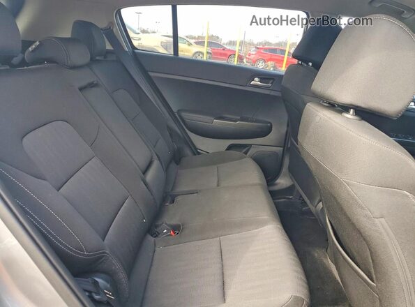 KNDPMCAC1N7968894 2022 KIA SPORTAGE Серебряный Вид задней части салона