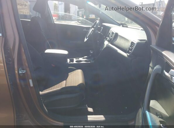KNDPMCAC2J7441571 2018 KIA SPORTAGE Коричневый Вид салона спереди