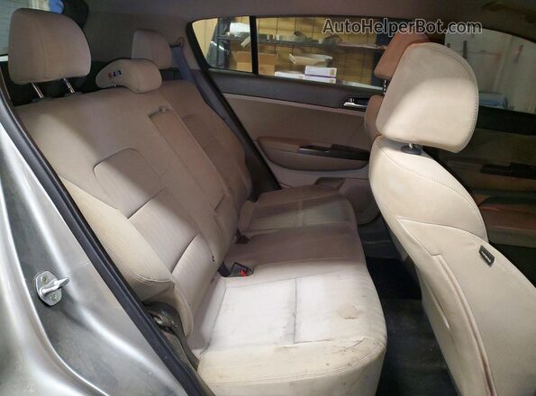 KNDPMCAC2K7598423 2019 KIA SPORTAGE Серебряный Вид задних сидений