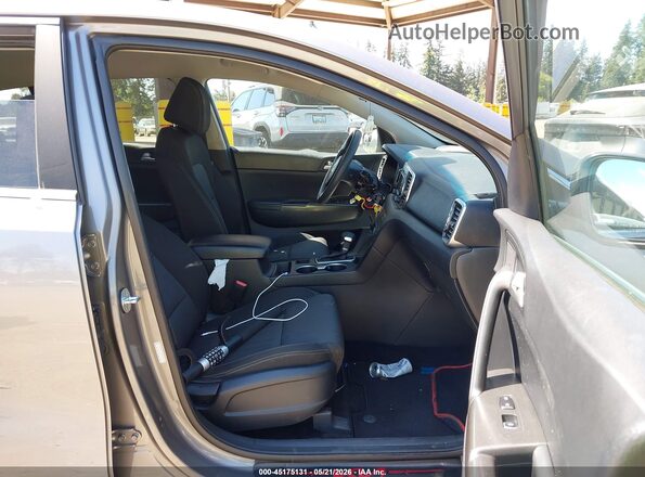 KNDPMCAC3H7261039 2017 KIA SPORTAGE Серый Вид салона спереди