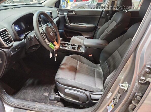 KNDPMCAC3N7994963 2022 KIA SPORTAGE Серебряный Вид салона спереди
